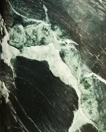 Gravity S bordslampa - Emerald marble-canvas - GUBI