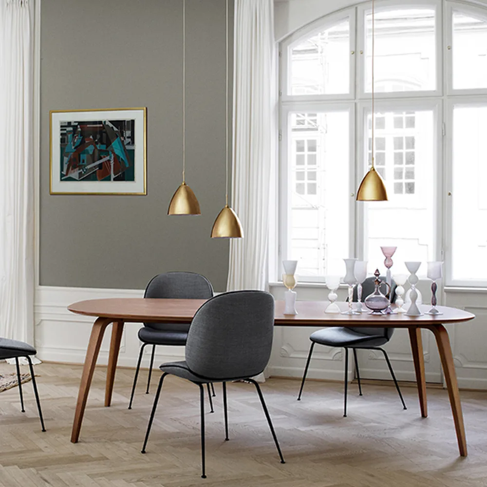 Gubi Elliptical matbord, american walnut GUBI