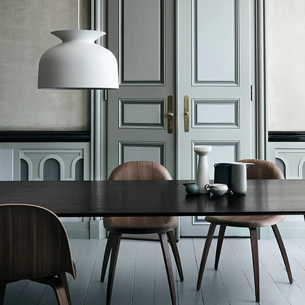 Gubi Elliptical matbord, american walnut GUBI