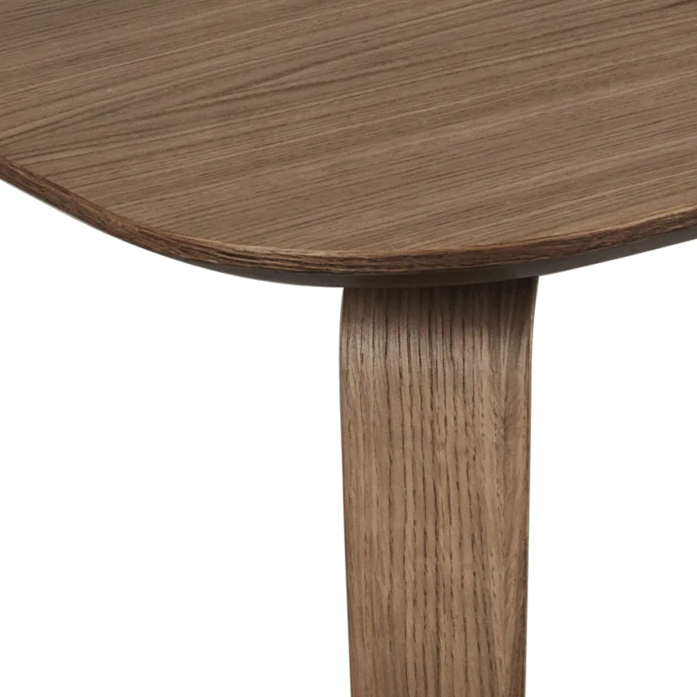 Gubi rektangulärt matbord, walnut GUBI