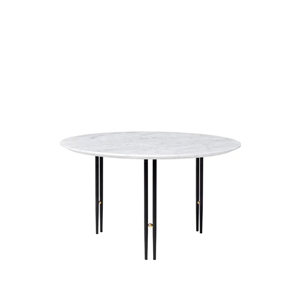 IOI soffbord, white carrara marble, ø70, svart stativ GUBI