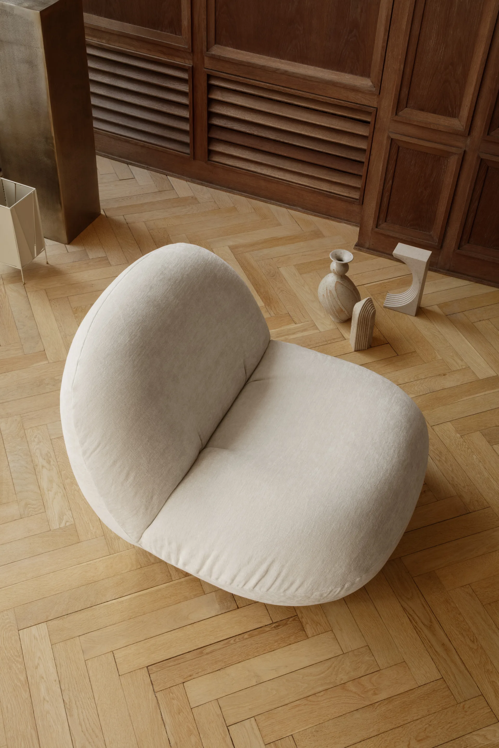 Pacha loungefåtölj, Mumble 10-pearl gold GUBI