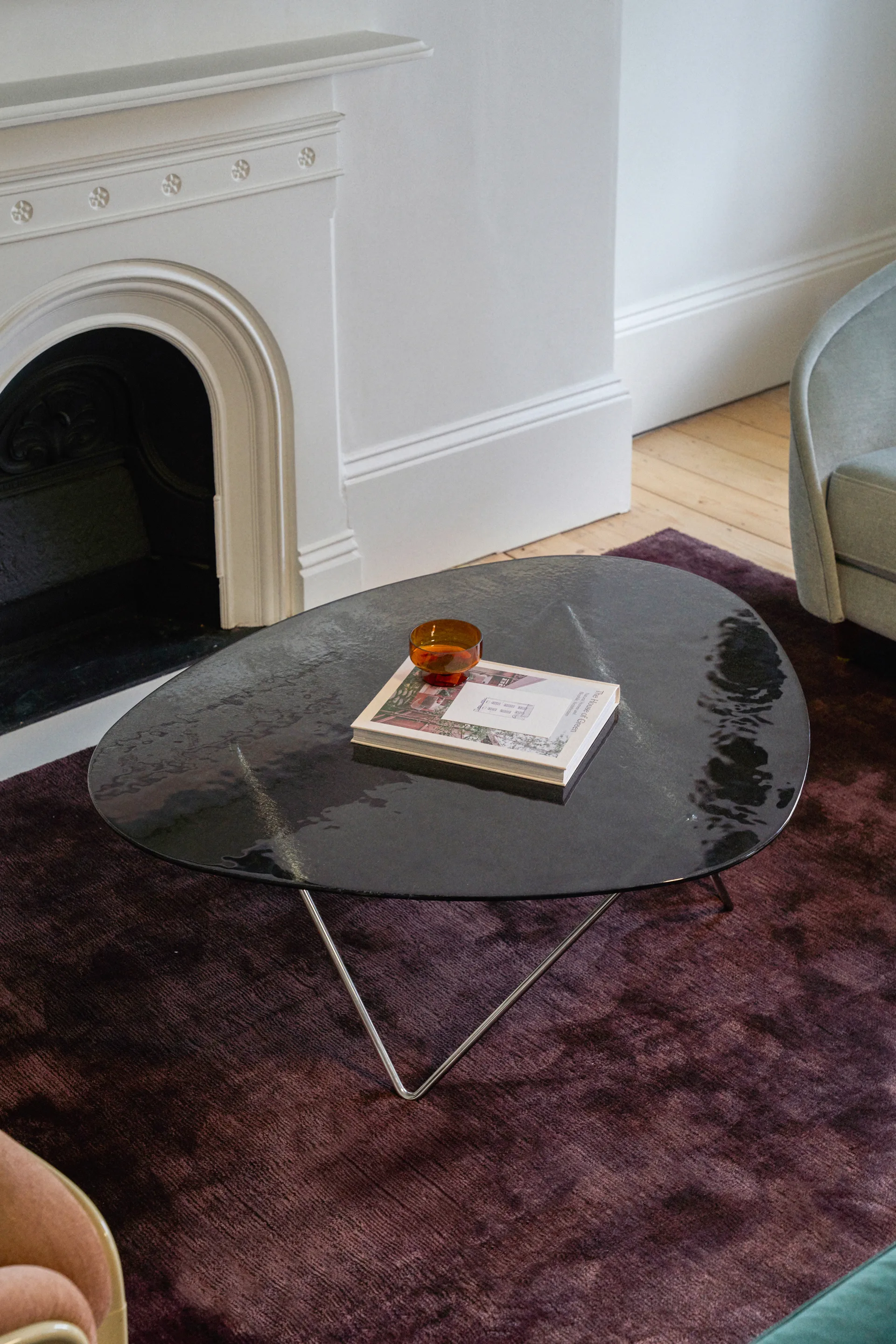 Pedrera soffbord, Krom-strukturglas smoke GUBI