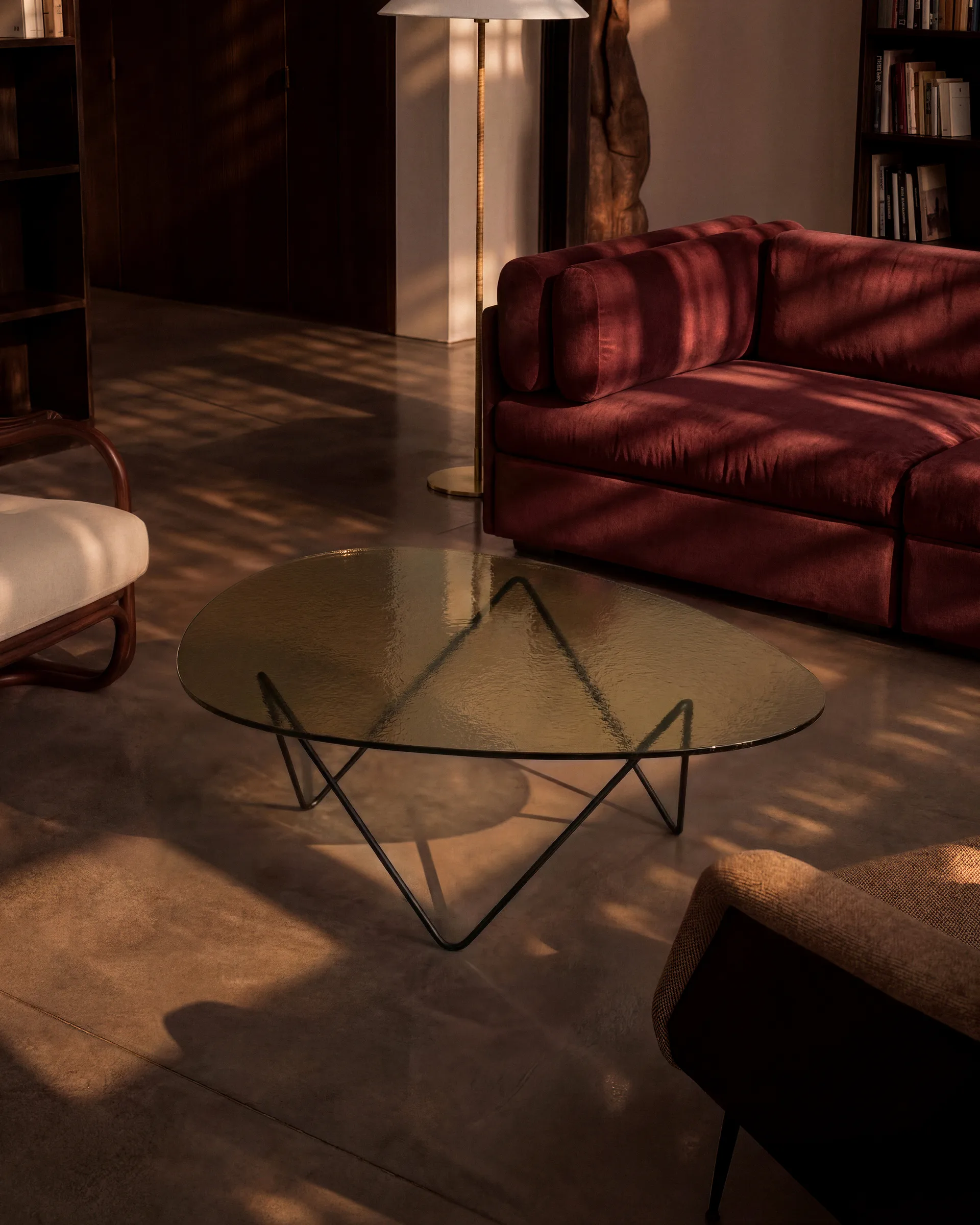 Pedrera soffbord, Svart semimatt-strukturglas transparent GUBI