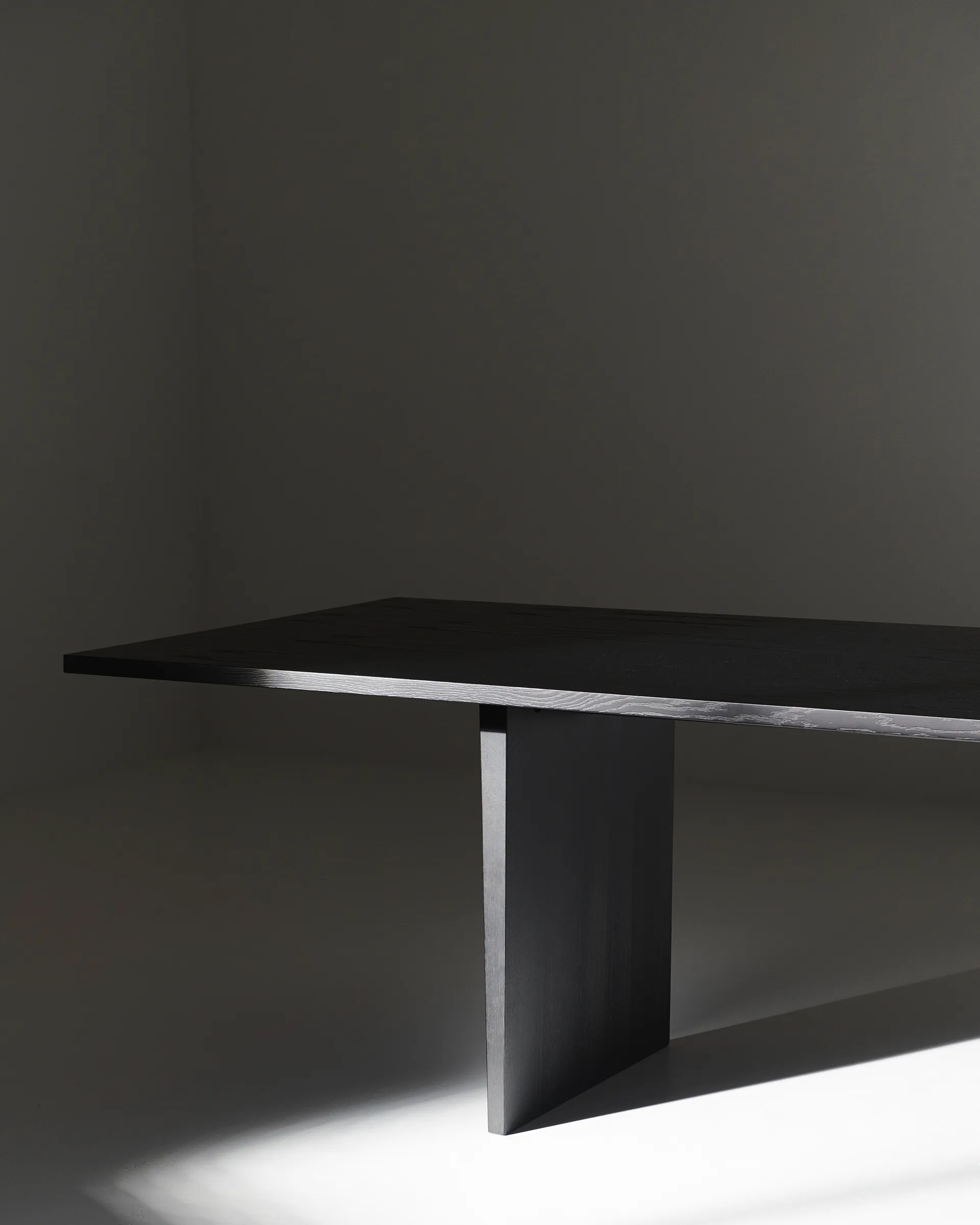 Private matbord 100x320 cm, Brun-svartbetsad ek GUBI