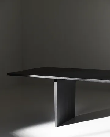 Private matbord 100x320 cm - Brun-svartbetsad ek - GUBI