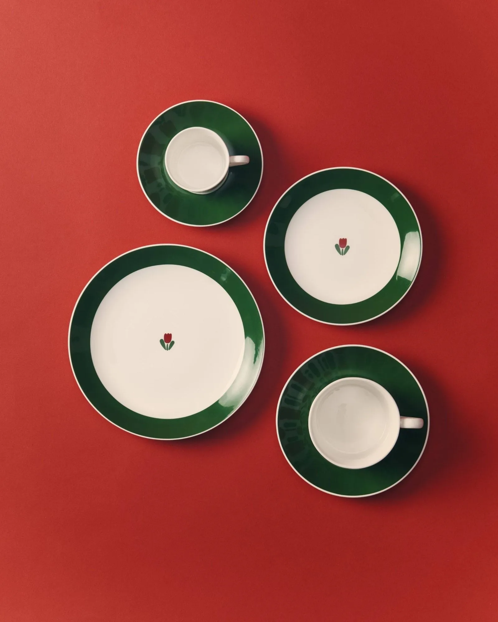 JULIANA tallrik, Röd, u bräm, Ø22 cm Gustafsbergs Porslinsfabrik