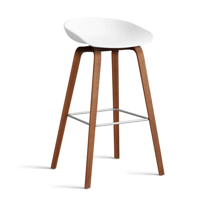 About a Stool 32 High barstol valnötsstativ 2.0 - Vit-rostfritt stålstöd - HAY