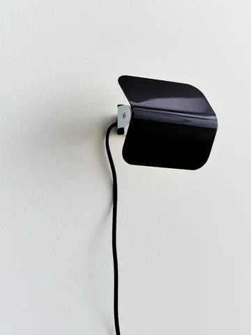 Apex vägglampa - Iron black - HAY