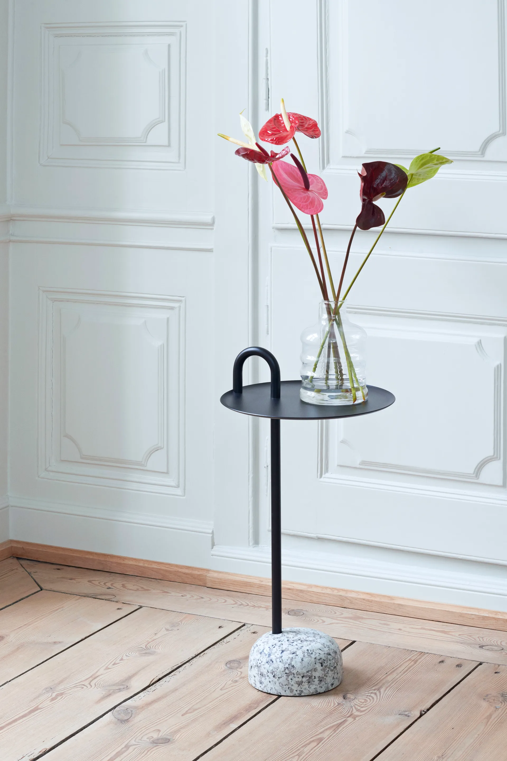 Bowler sidobord, Black-granite HAY