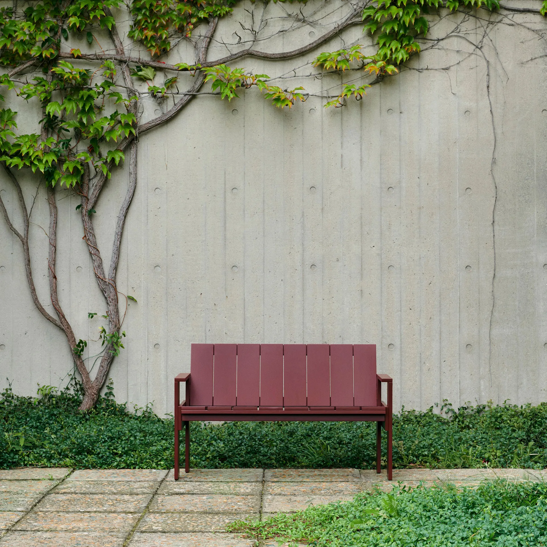 Crate Dining Bench bänk lackad furu, iron red HAY