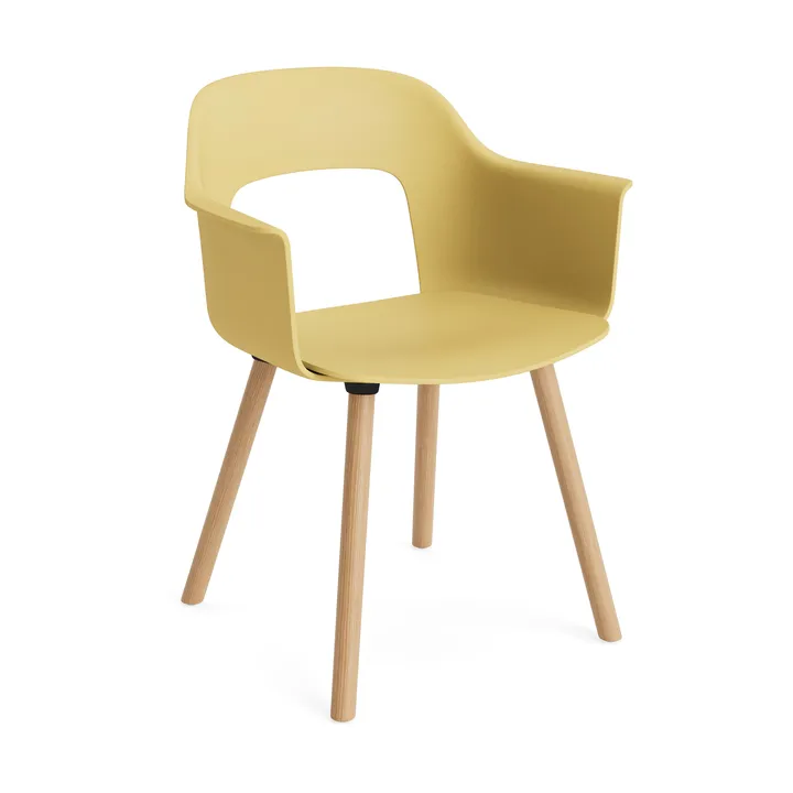 Layout Armchair 221 karmstol - Biscotti-lackerad ek - HAY
