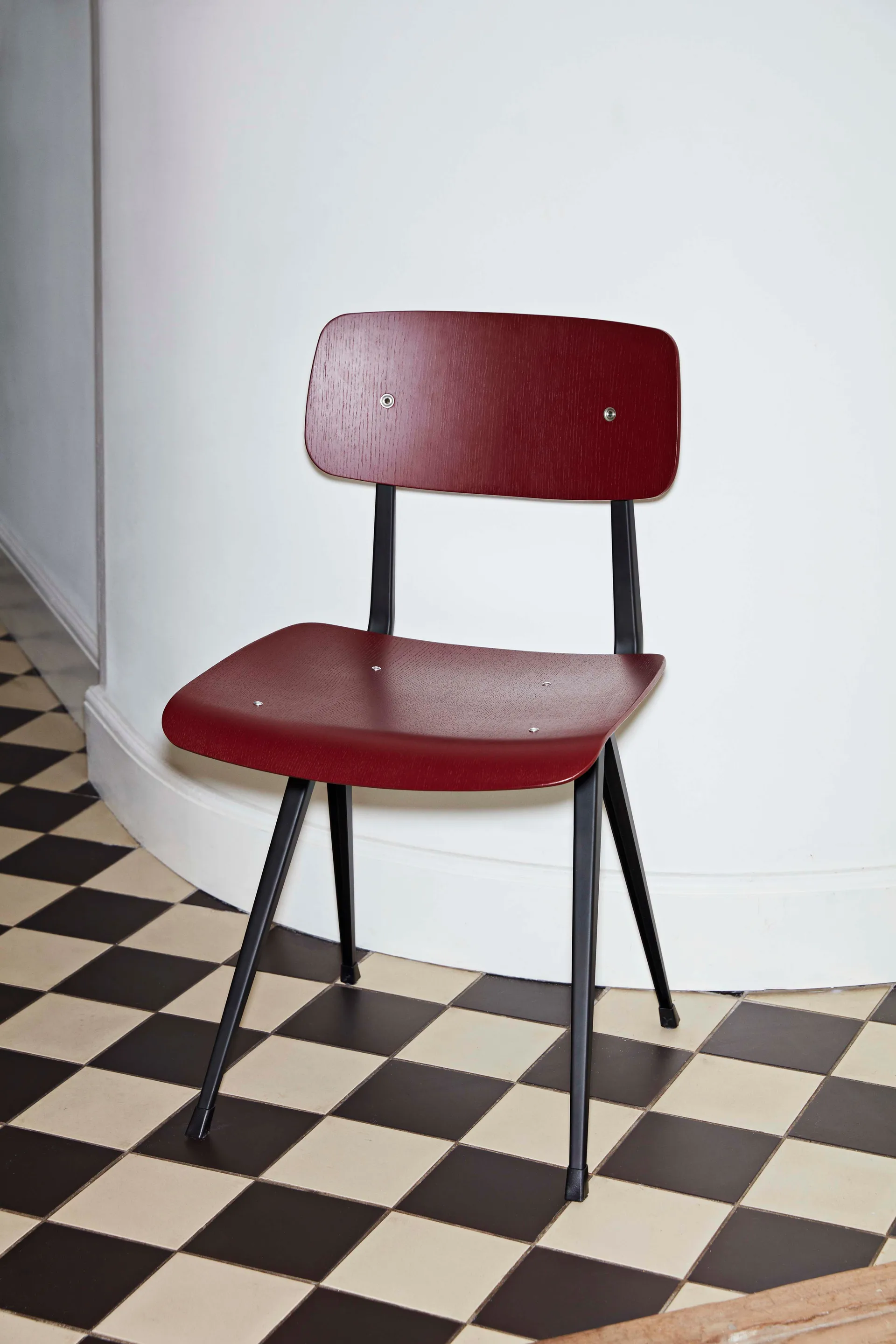 Result stol, Dark brick-svart stålstativ HAY