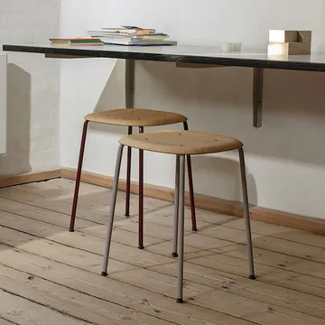 Soft Edge 70 pall - Fall red, svart stålstativ - HAY