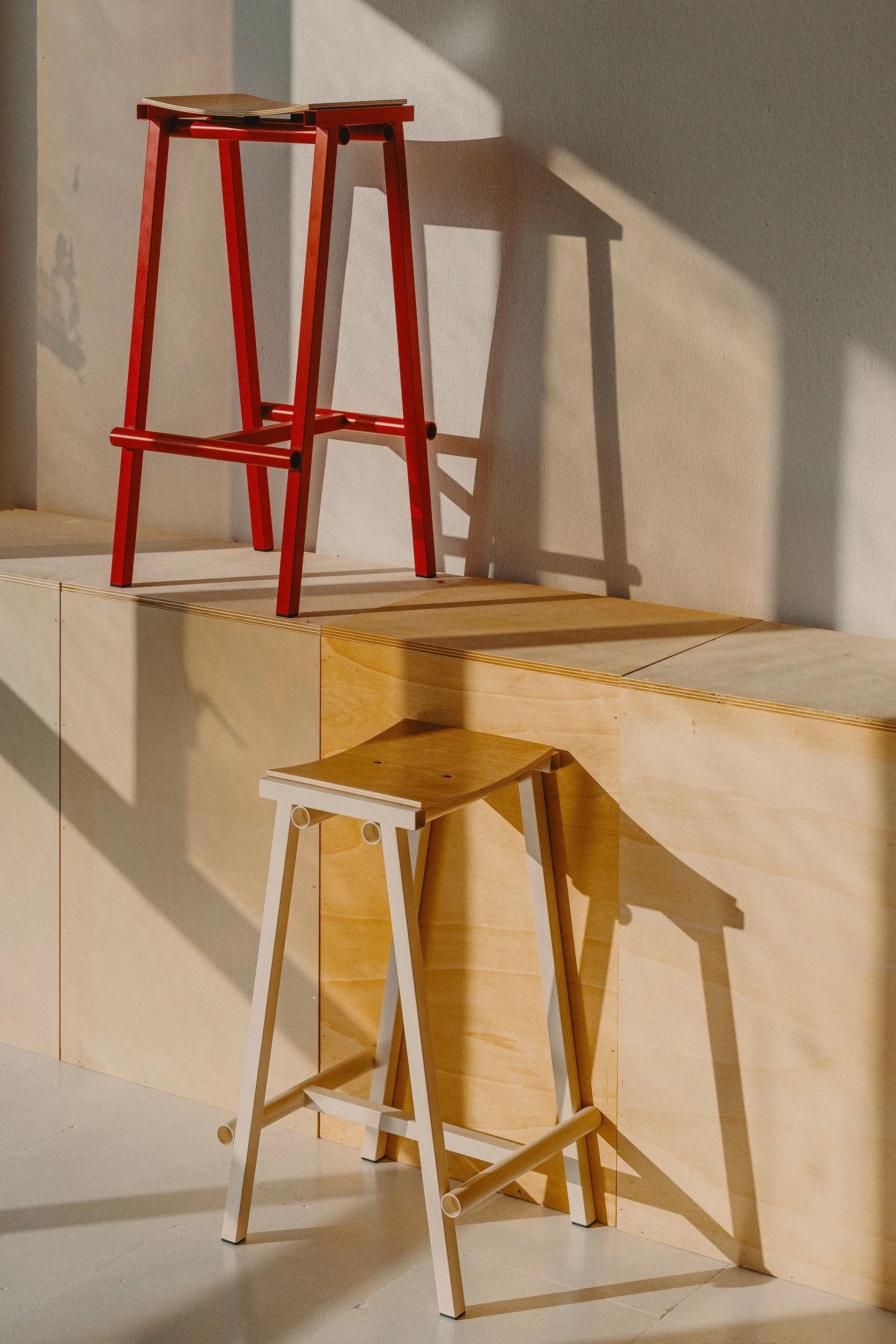 Taburete 8 low barstol 65 cm, Signal red (röd) HAY