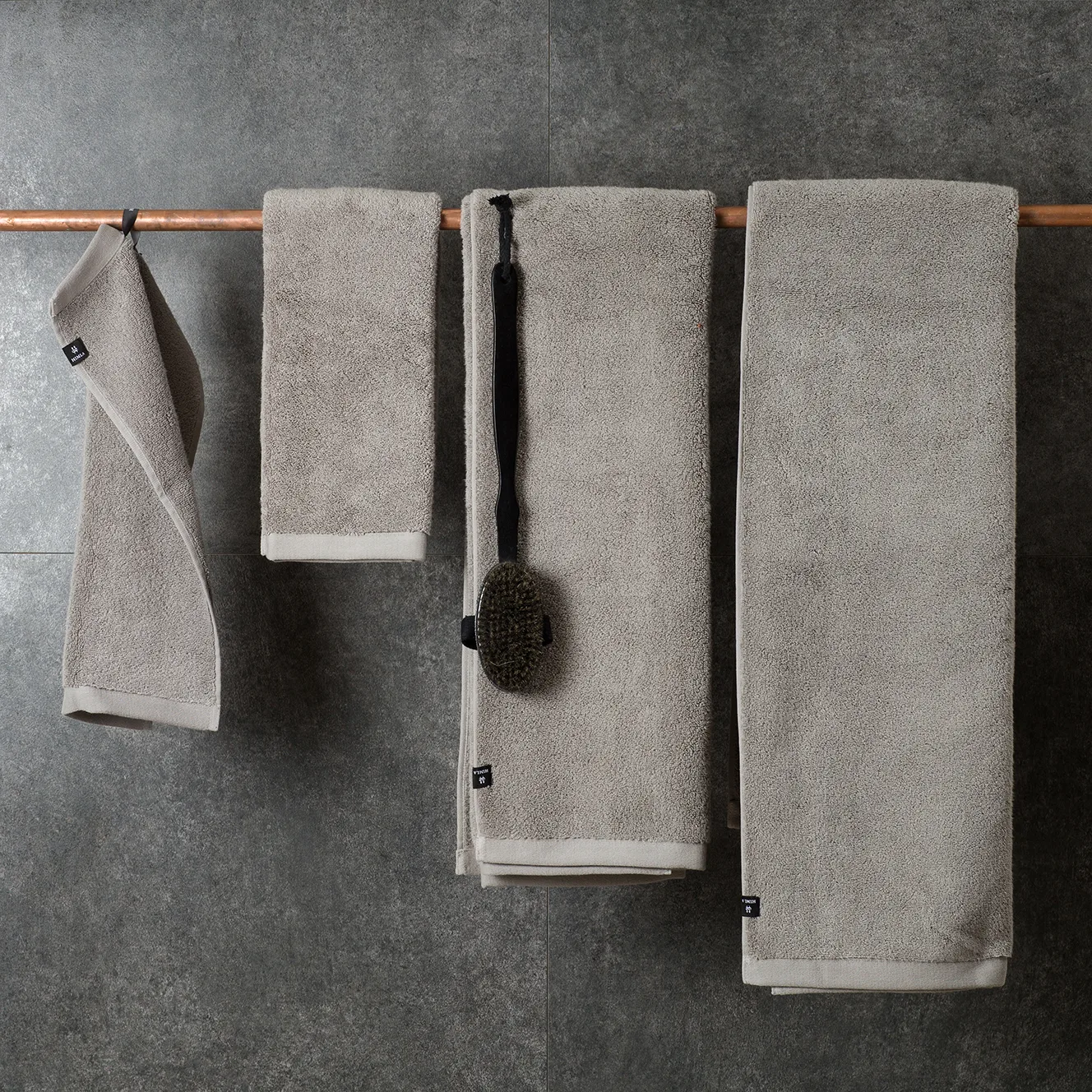 Maxime ekologisk handduk lead, 100x150 cm Himla