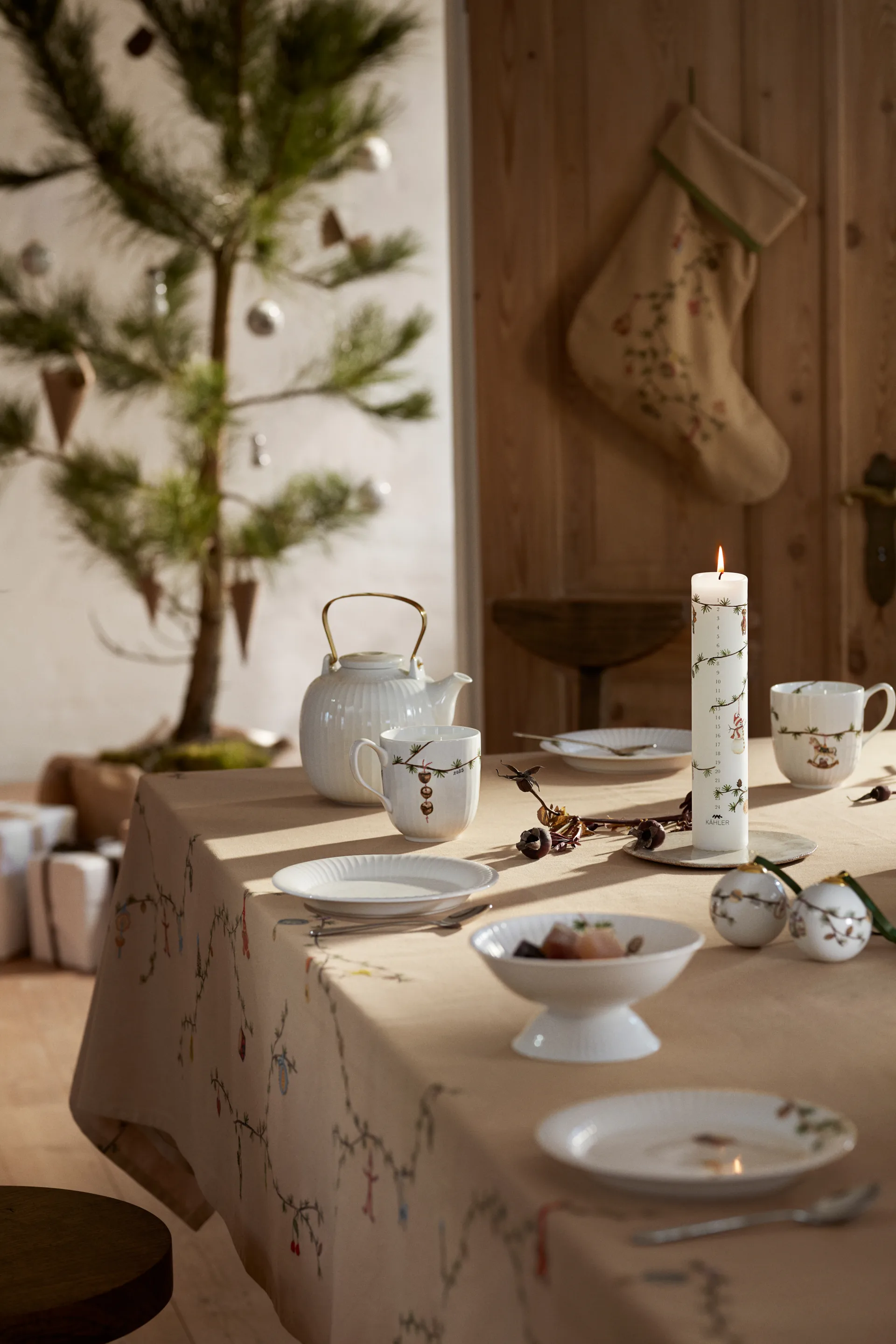 Hammershøi Christmas Duk sand, 150x320 cm Kähler