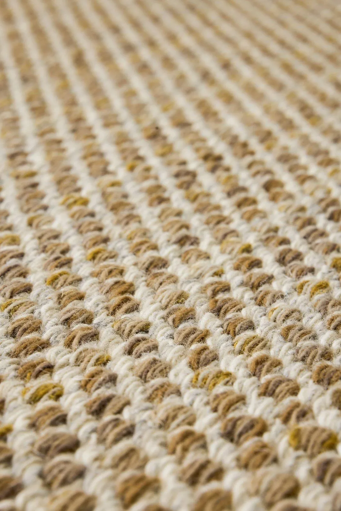 Ori ullmatta, 870 Honeycomb, 270x270 cm, med backing Kasthall