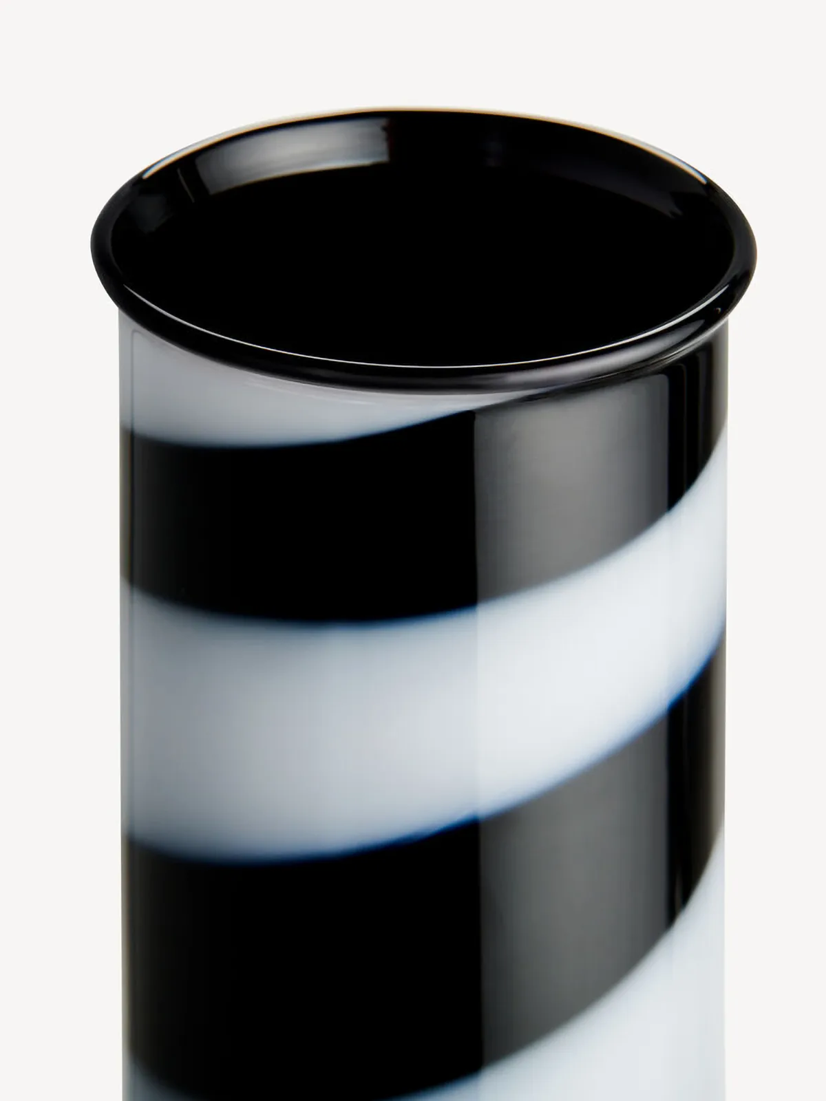 Lab cylinder vas 30 cm, Svart-vit Kosta Boda