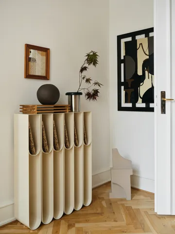 Curved pedestal - Beige - Kristina Dam Studio