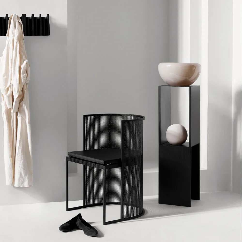 Pedestal sidobord, Black Kristina Dam Studio