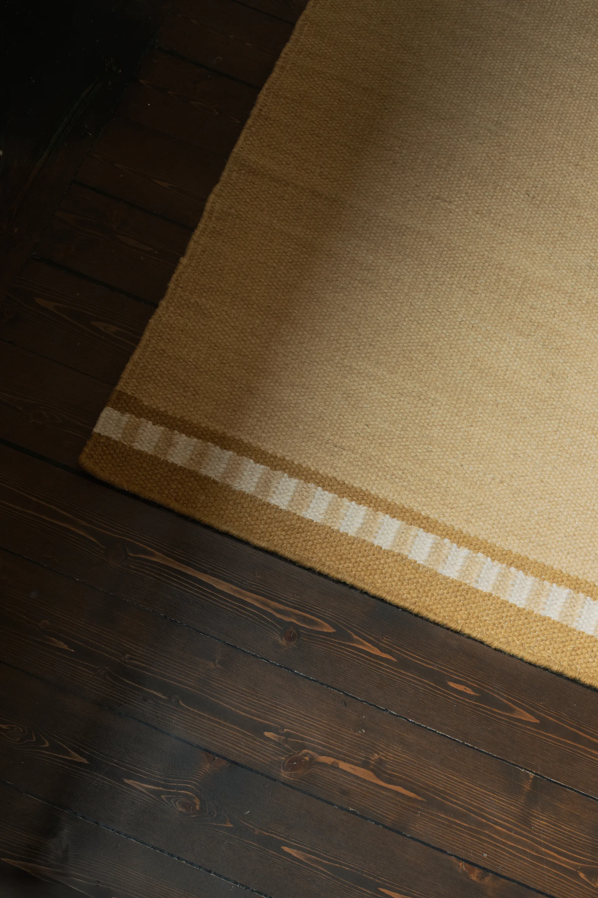 Röllakan Solid ullmatta, Mariegold, 75x240 cm Layered