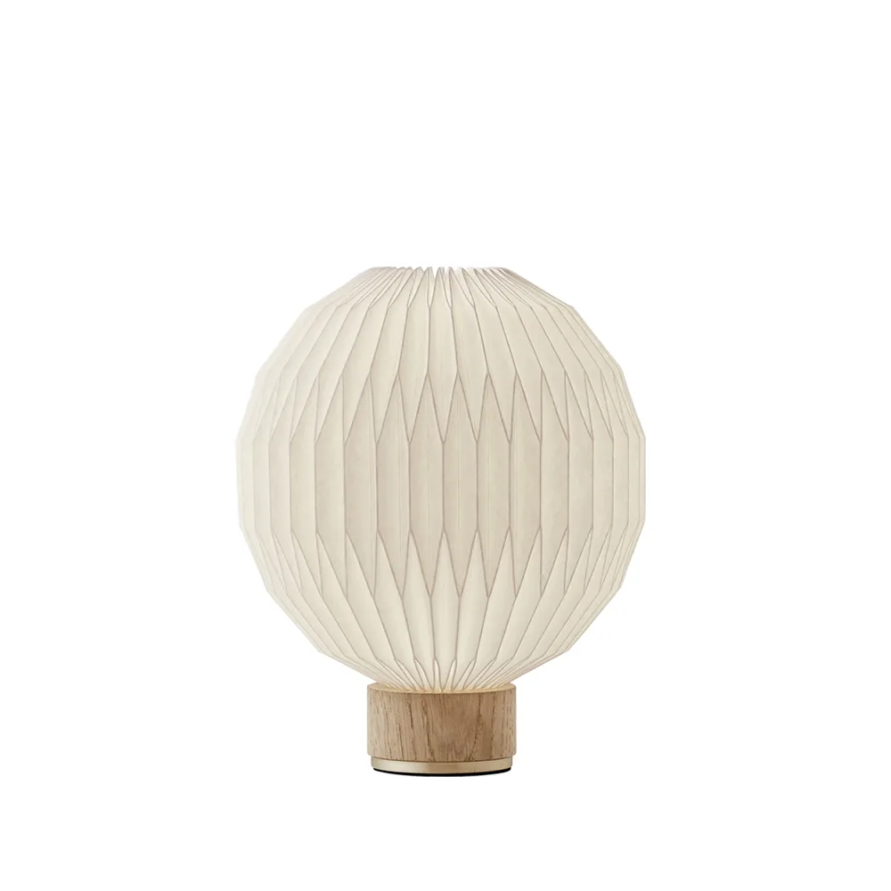 375 bordslampa, vit, small-pappskärm, lampfot i ek Le Klint