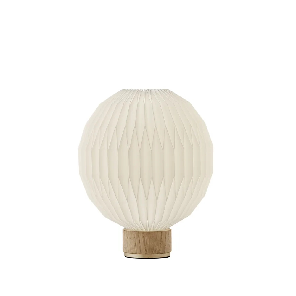 375 bordslampa, vit, small-plastskärm, lampfot i ek Le Klint
