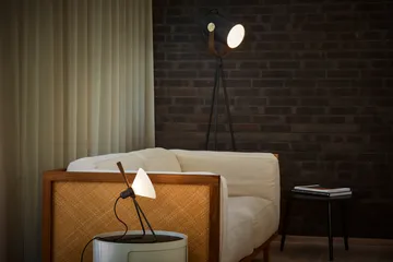 Carronade II golvlampa - Svart-rökt ek - Le Klint