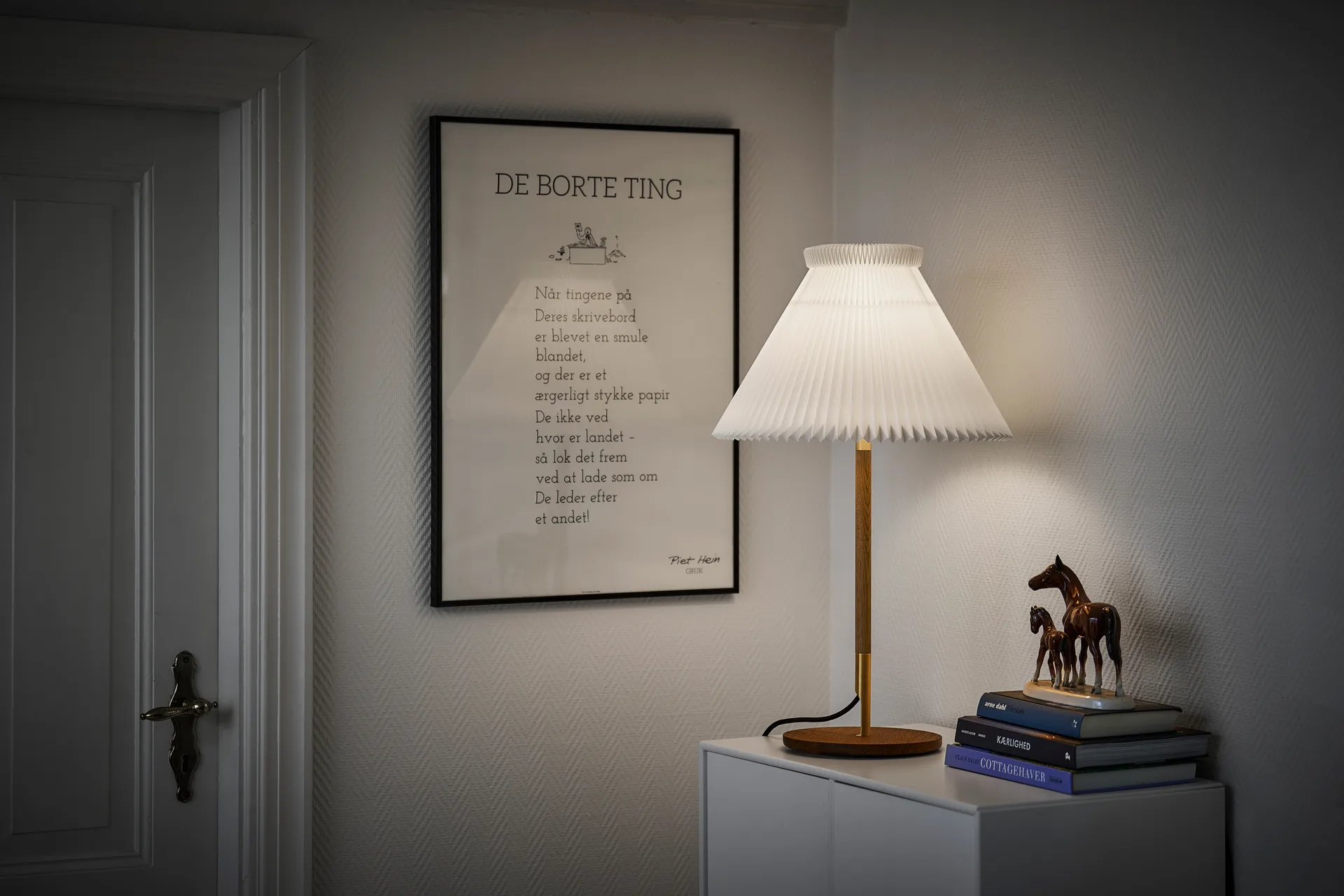 LK80 borslampa 70 cm, Smoked oak-brass Le Klint