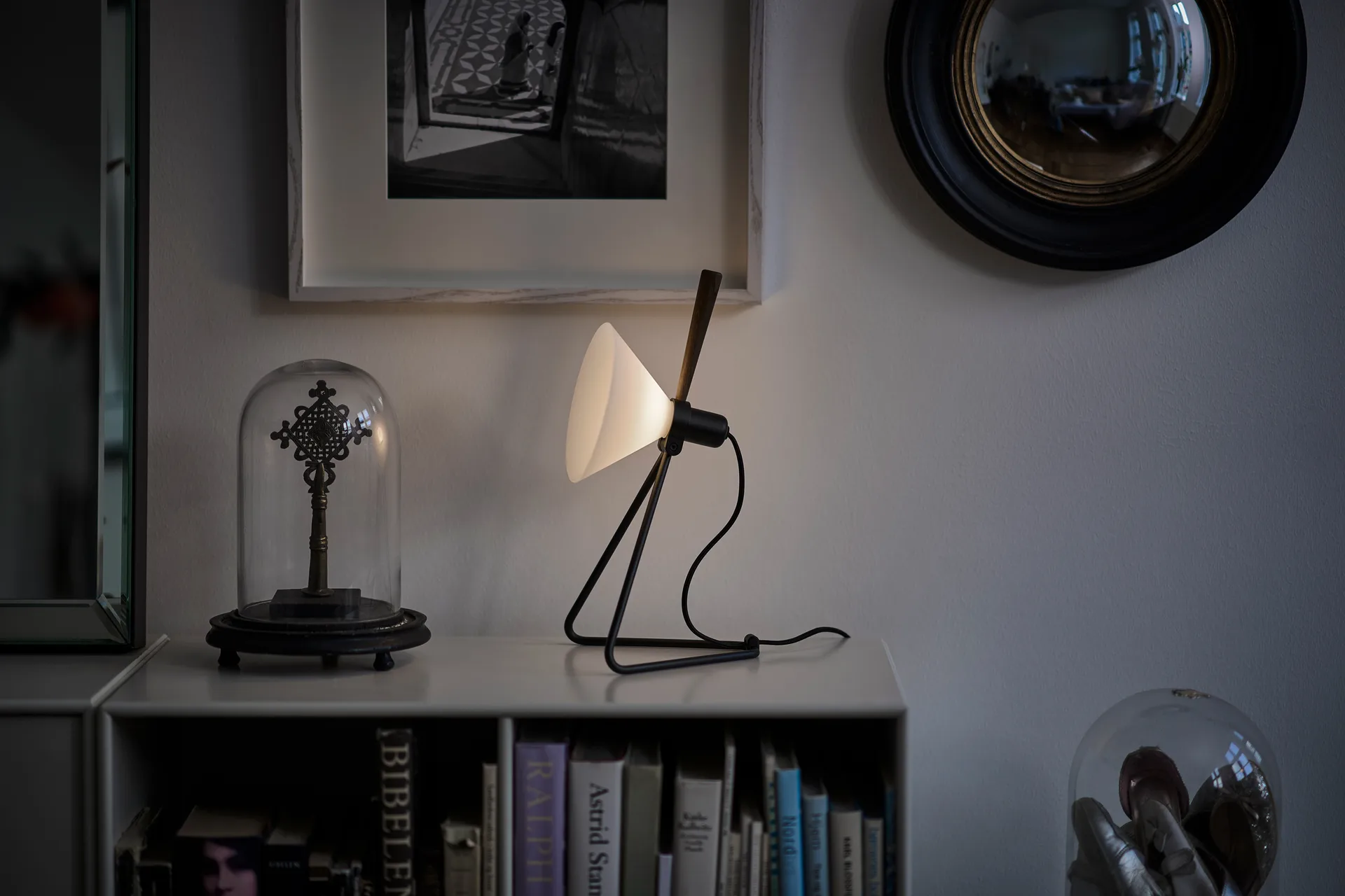 Spot vägg/bordslampa, Black-smoked oak Le Klint