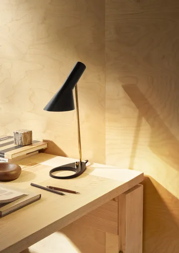 AJ MINI bordslampa - Brass-black - Louis Poulsen