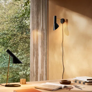 AJ vägglampa - Brass-black - Louis Poulsen