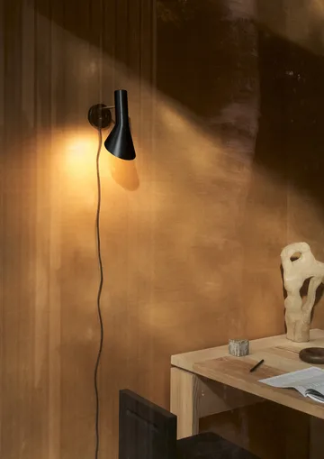 AJ vägglampa - Brass-black - Louis Poulsen