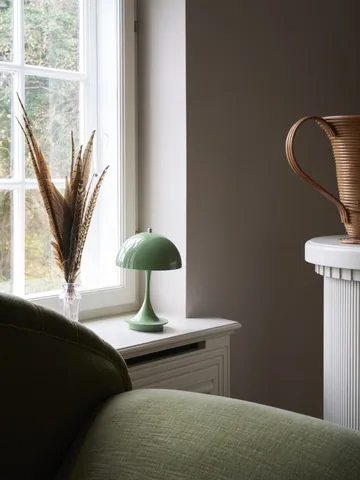 Panthella 160 Portable v3 bordslampa - Green - Louis Poulsen