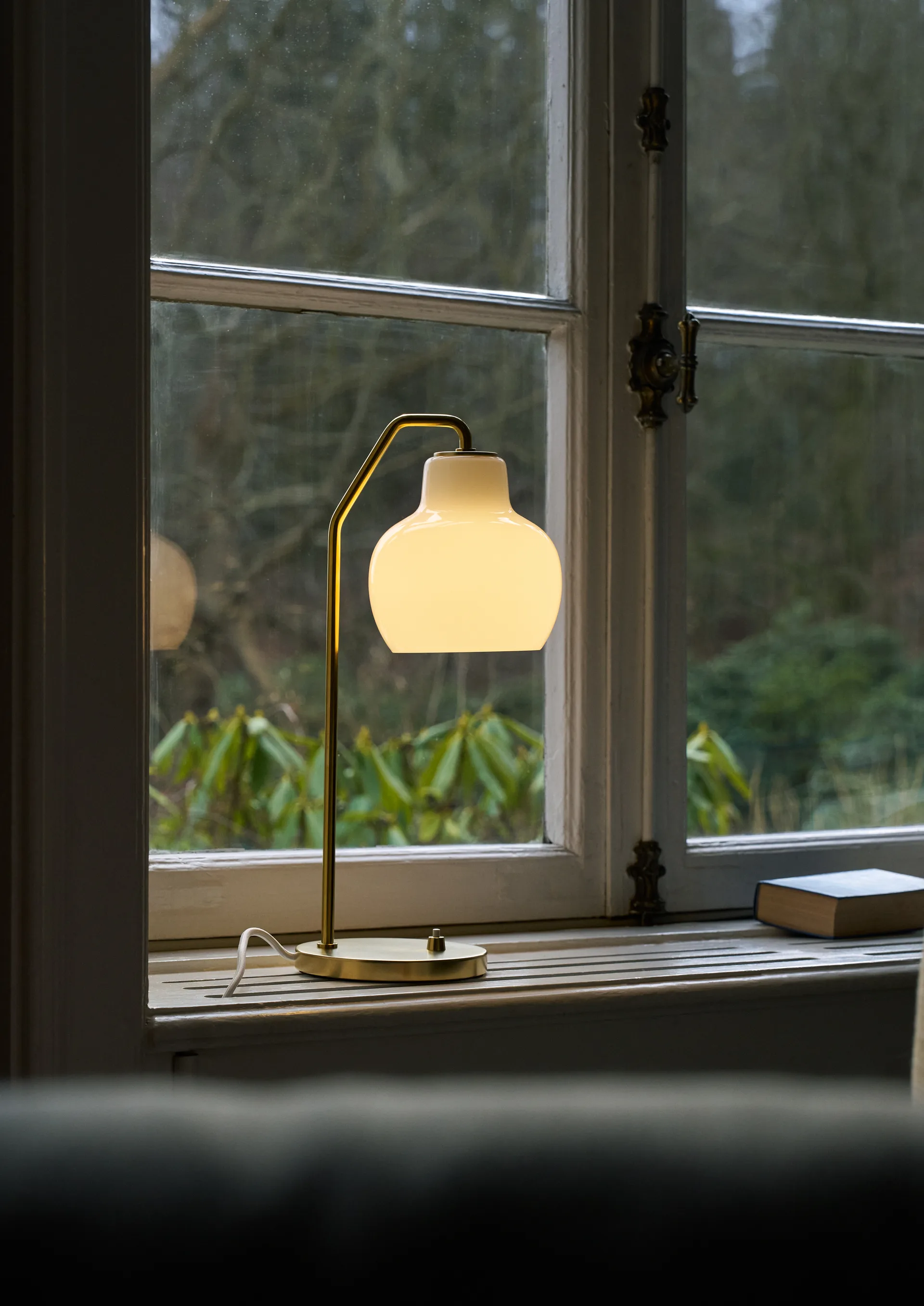 VL Ring Crown bordslampa Ø15 cm, Mässing-opalglas Louis Poulsen
