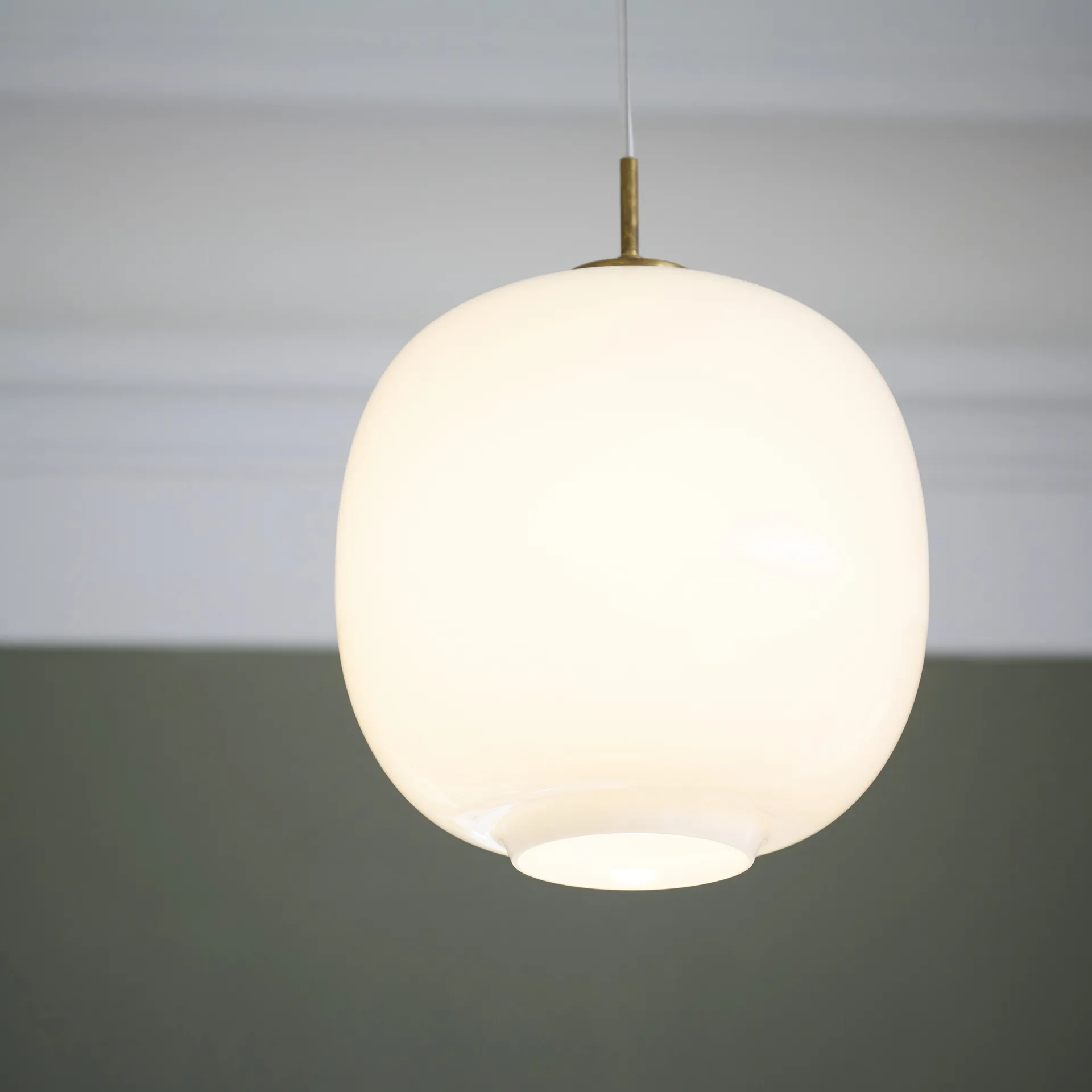 VL45 Radiohuspendel Ø37 cm, Brass-white opal glass Louis Poulsen