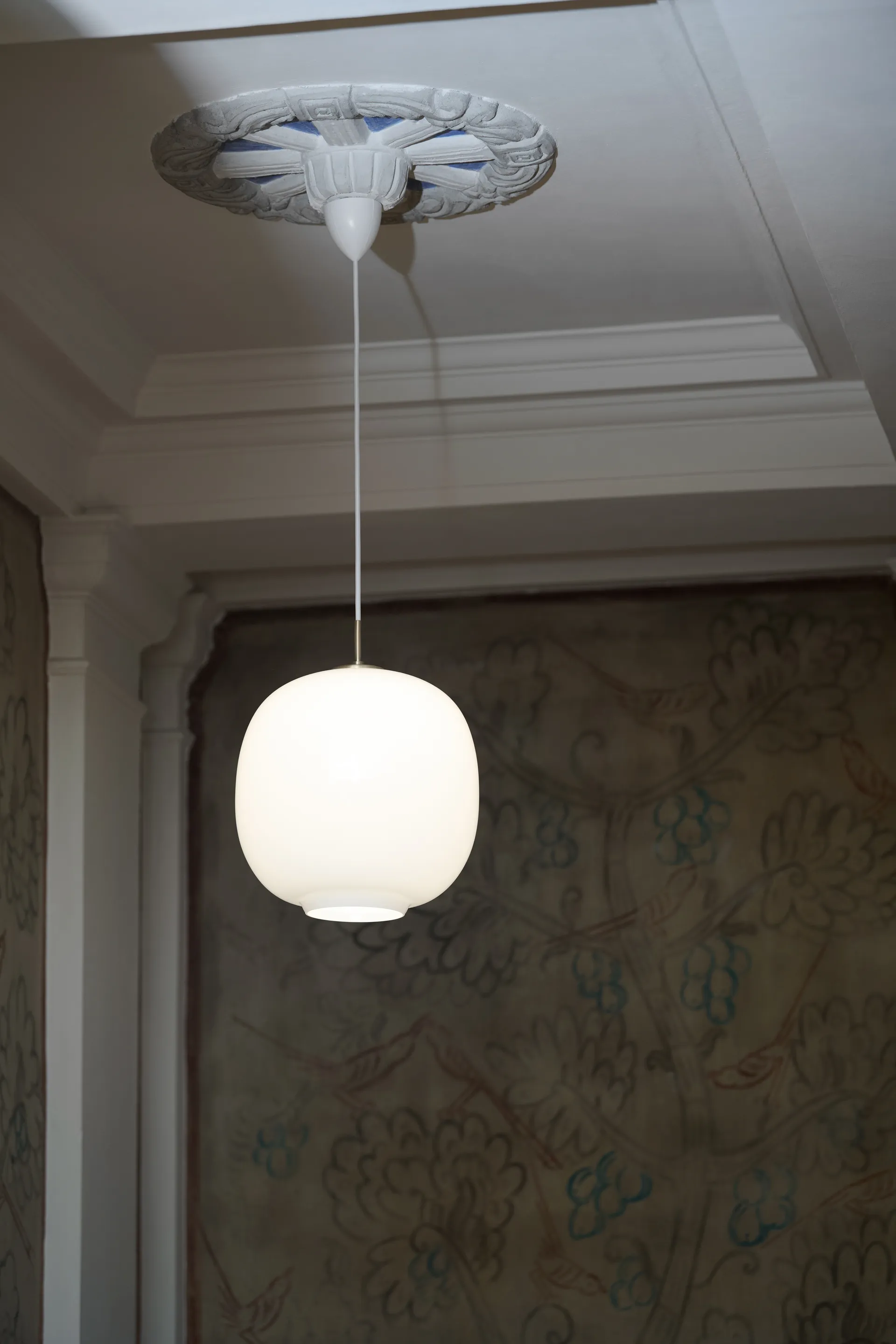 VL45 Radiohuspendel Ø37 cm, Brass-white opal glass Louis Poulsen