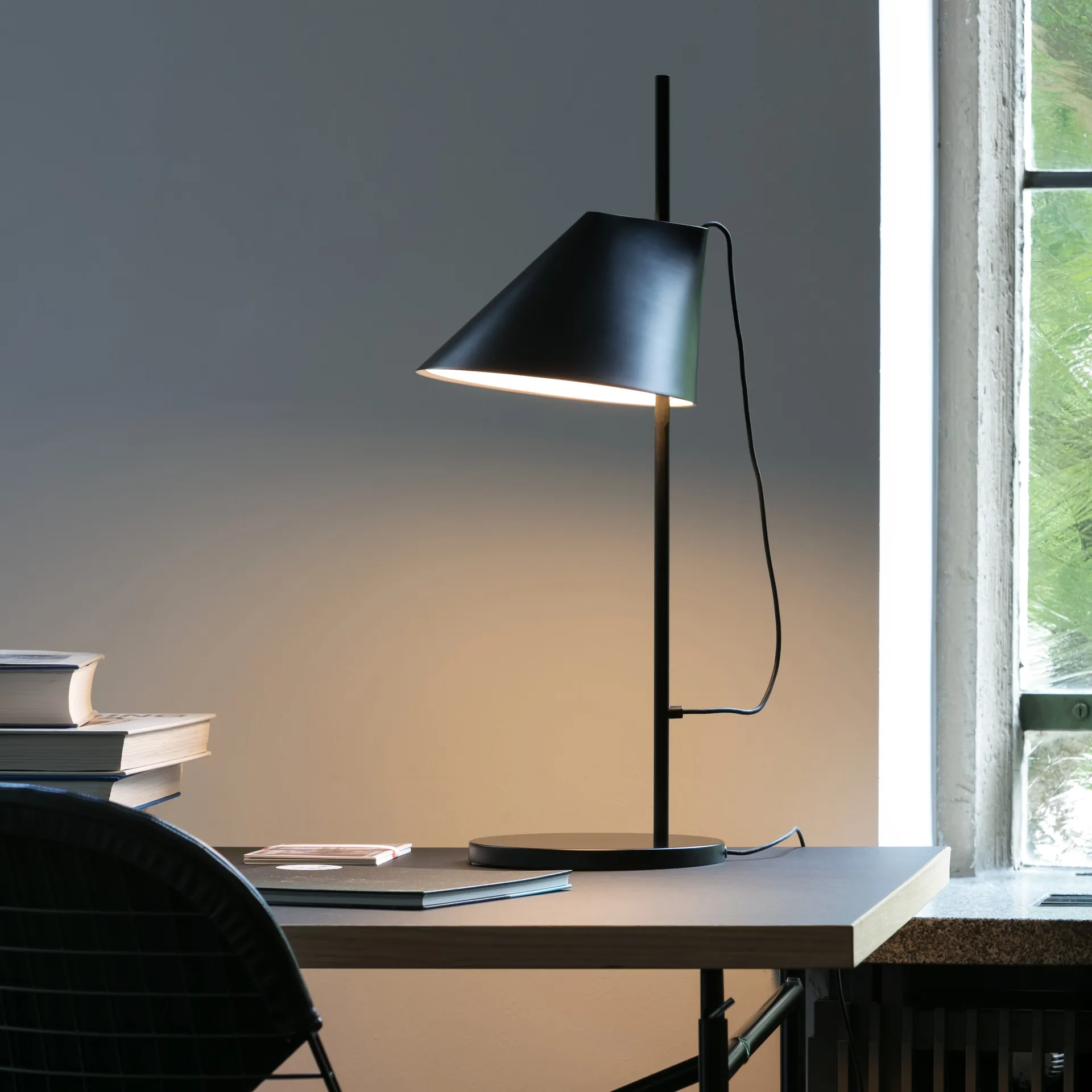 Yuh bordslampa, Svart Louis Poulsen