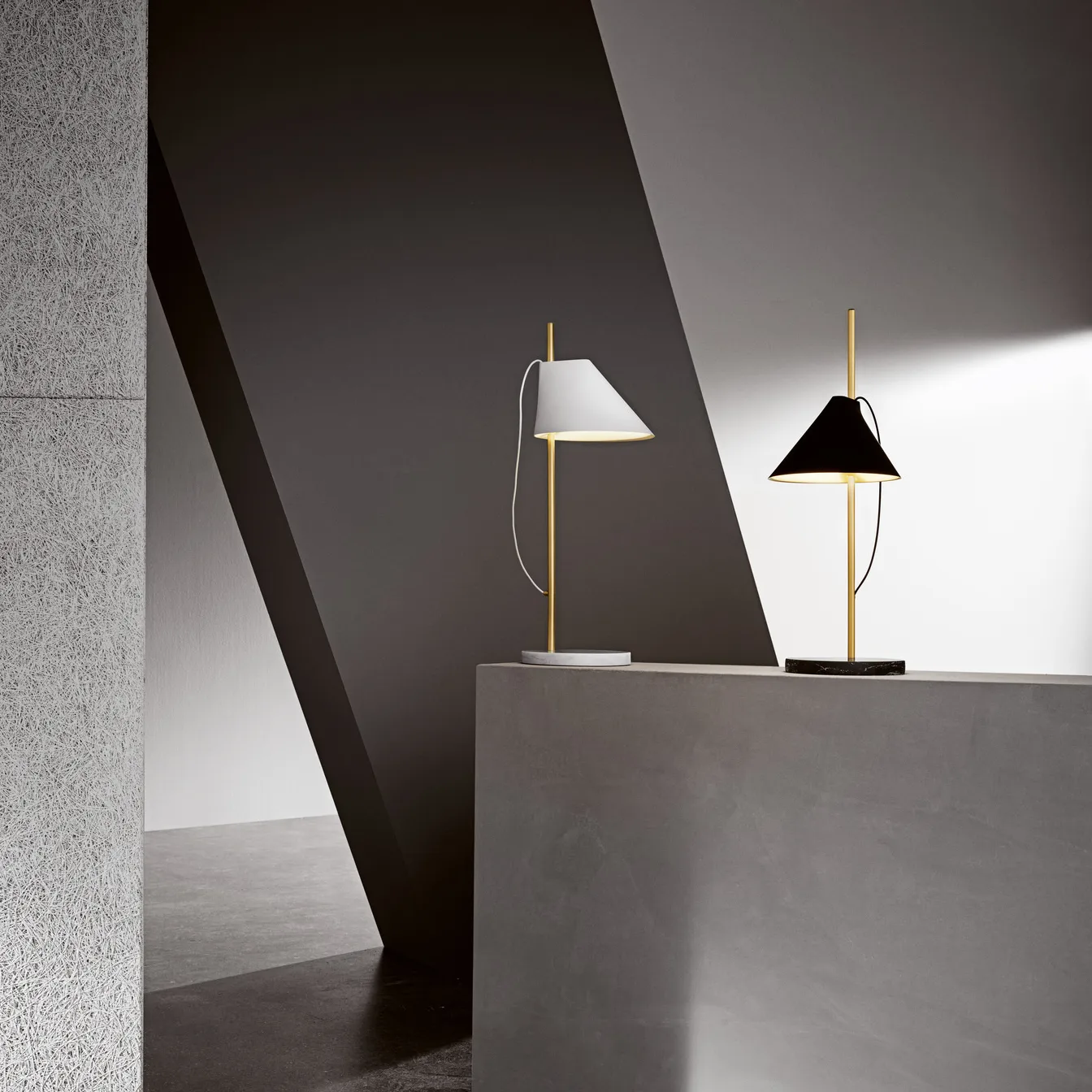 Yuh bordslampa, Vit-mässing Louis Poulsen