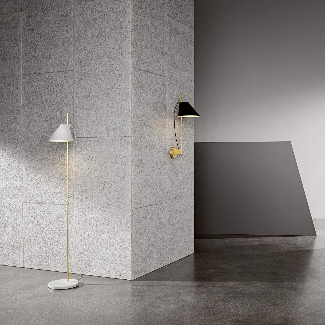 Yuh golvlampa, Vit-mässing Louis Poulsen