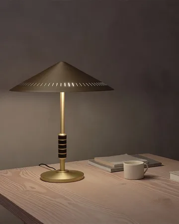 Governor 250 bordslampa - Brass-walnut - LYFA