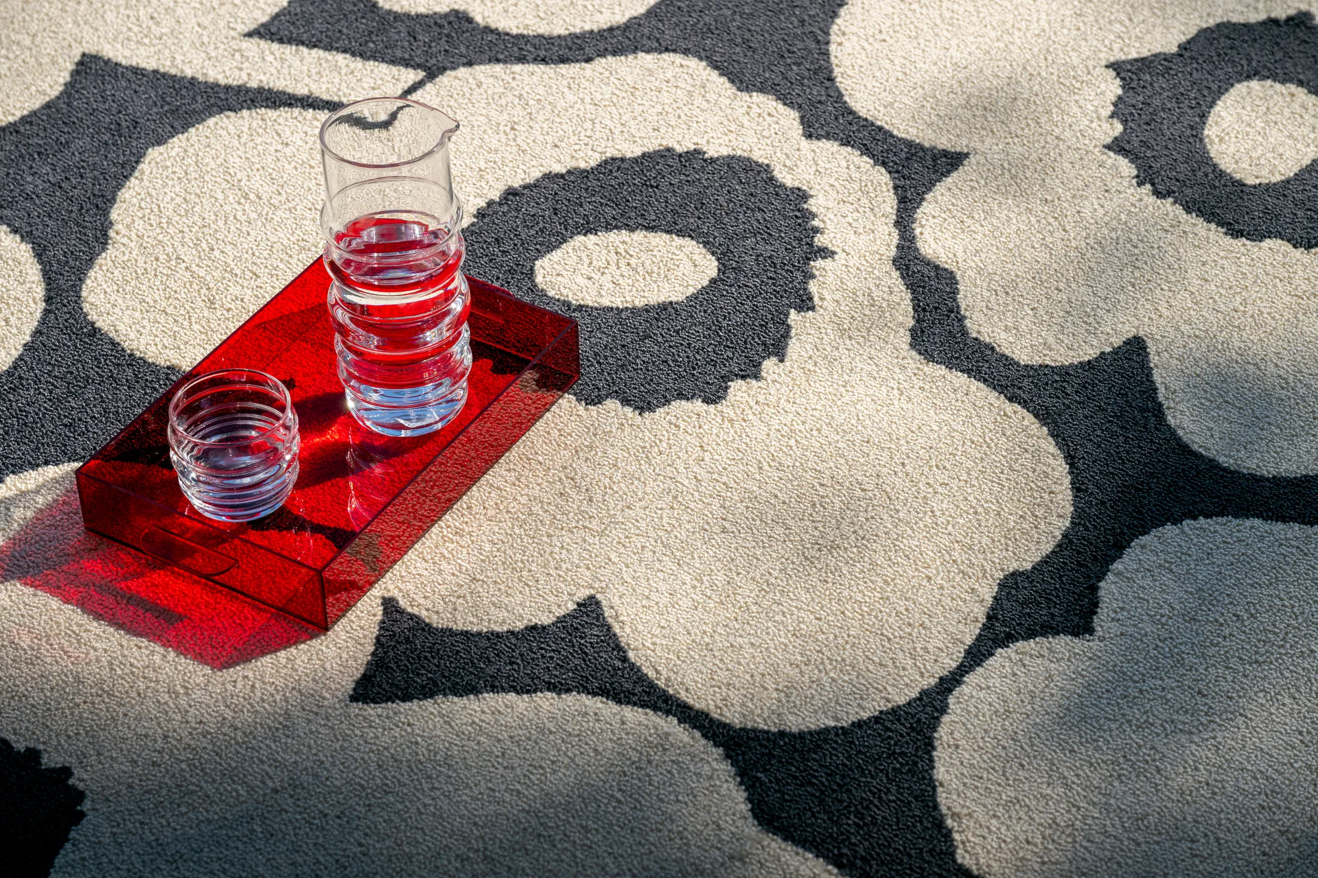 Unikko matta outdoor, Charcoal-white, 160x230 cm Marimekko