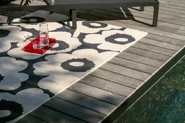 Unikko matta outdoor - Charcoal-white, 160x230 cm - Marimekko