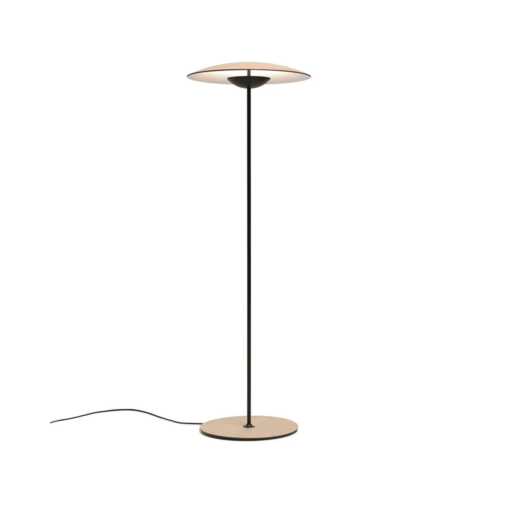 Ginger P golvlampa, ek, svart stålstativ Marset