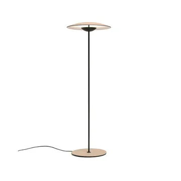 Ginger P golvlampa - ek, svart stålstativ - Marset