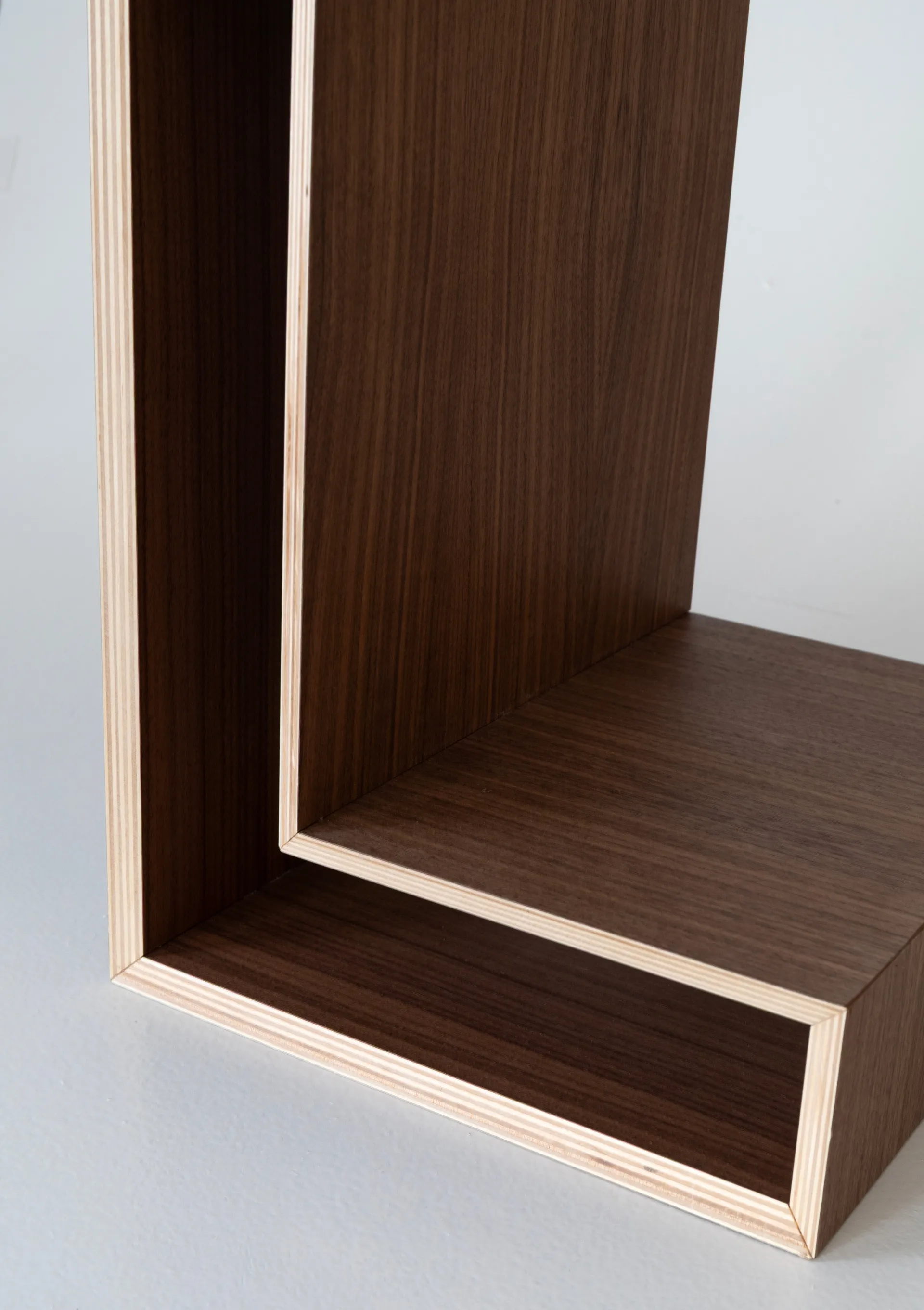 L-shelf vägghylla, Valnöt, 30x38x29 cm Maze