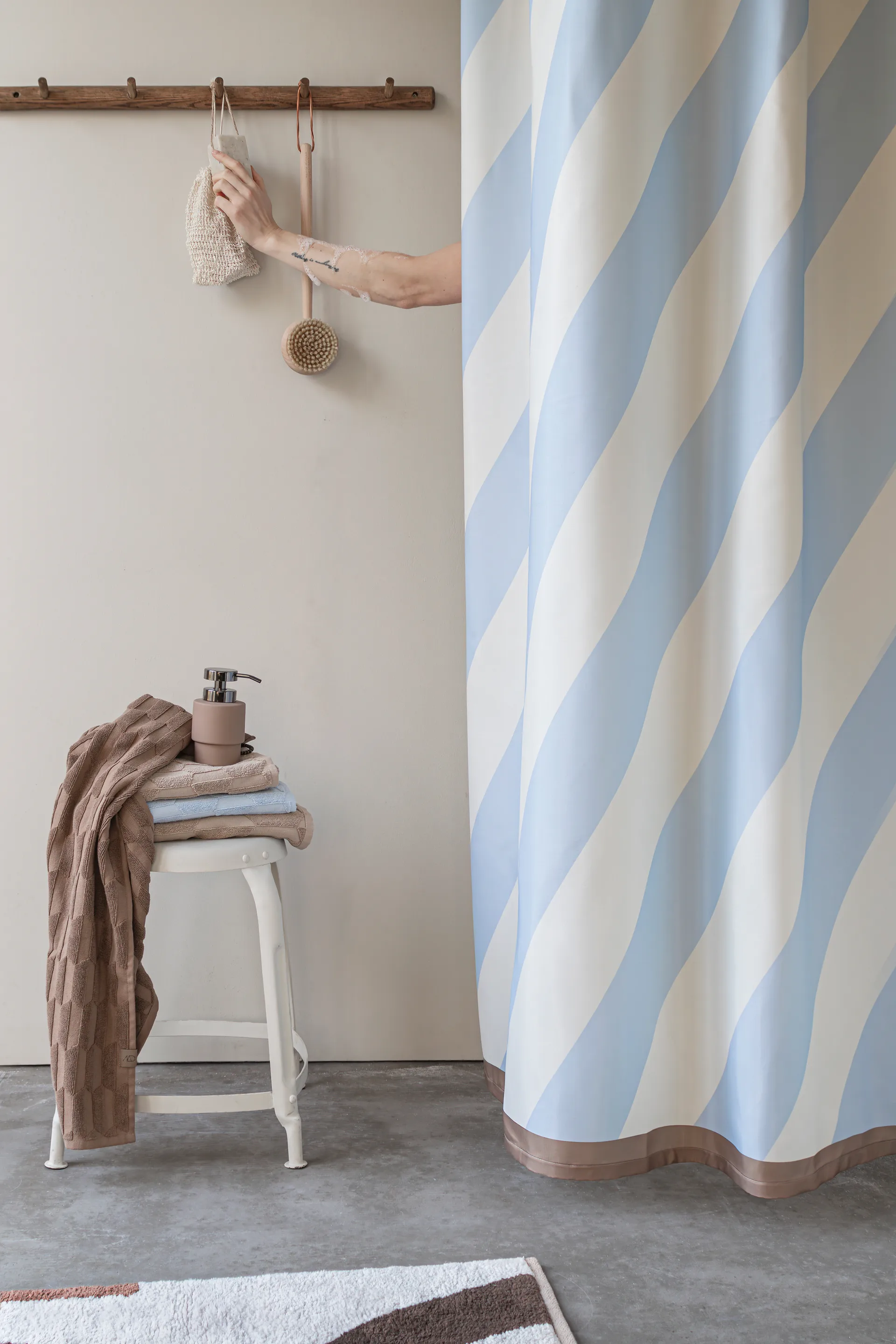 Diagonal duschdraperi 150x200 cm, Light blue Mette Ditmer