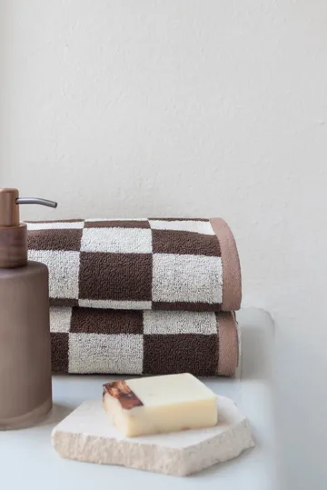 Retro handduk - Chocolate, 50x90 cm - Mette Ditmer