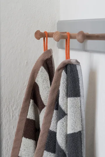 Retro handduk - Chocolate, 70x133 cm - Mette Ditmer